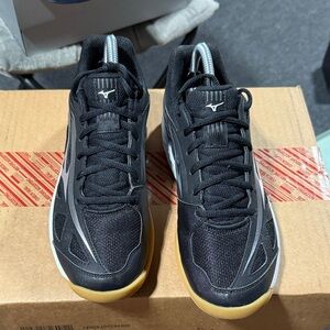 Mizuno Black and Silver Athletic Shoes